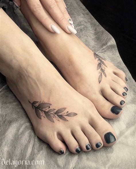 tatuajes pie mujer pequeos|Tatuajes pequeños en el pie